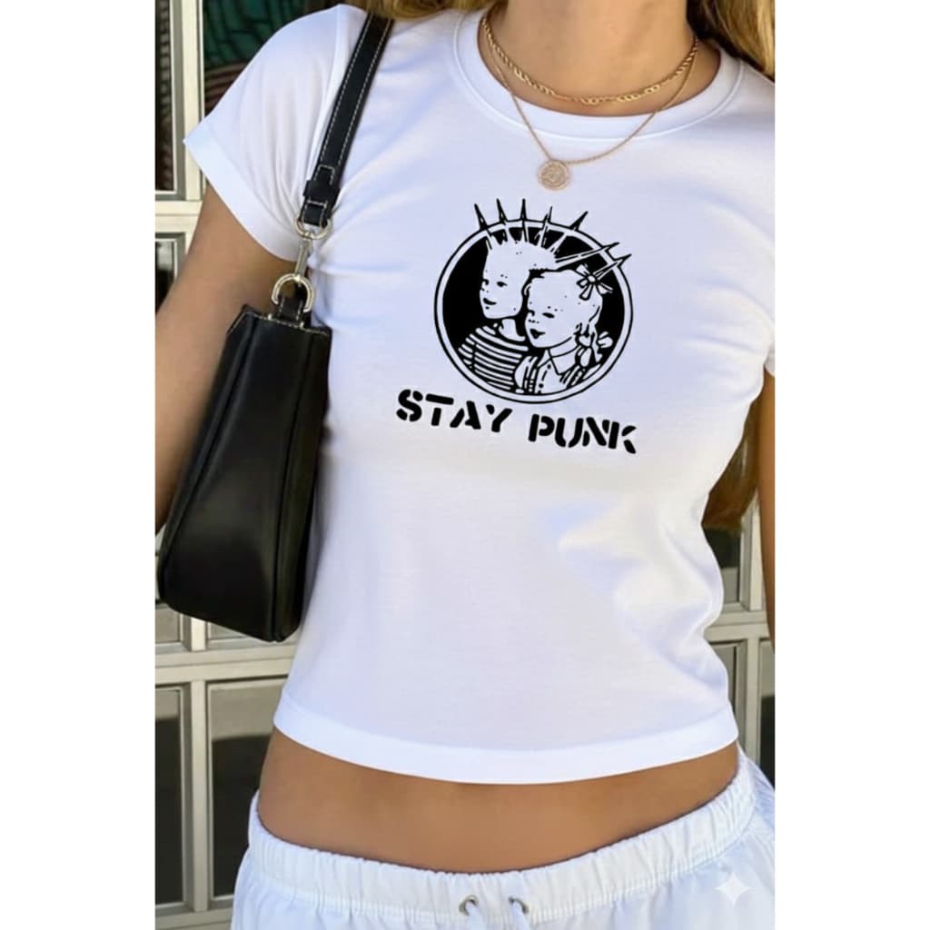 Baby Tee Branca Estampa Stay Punk Camiseta Feminina Rebelde