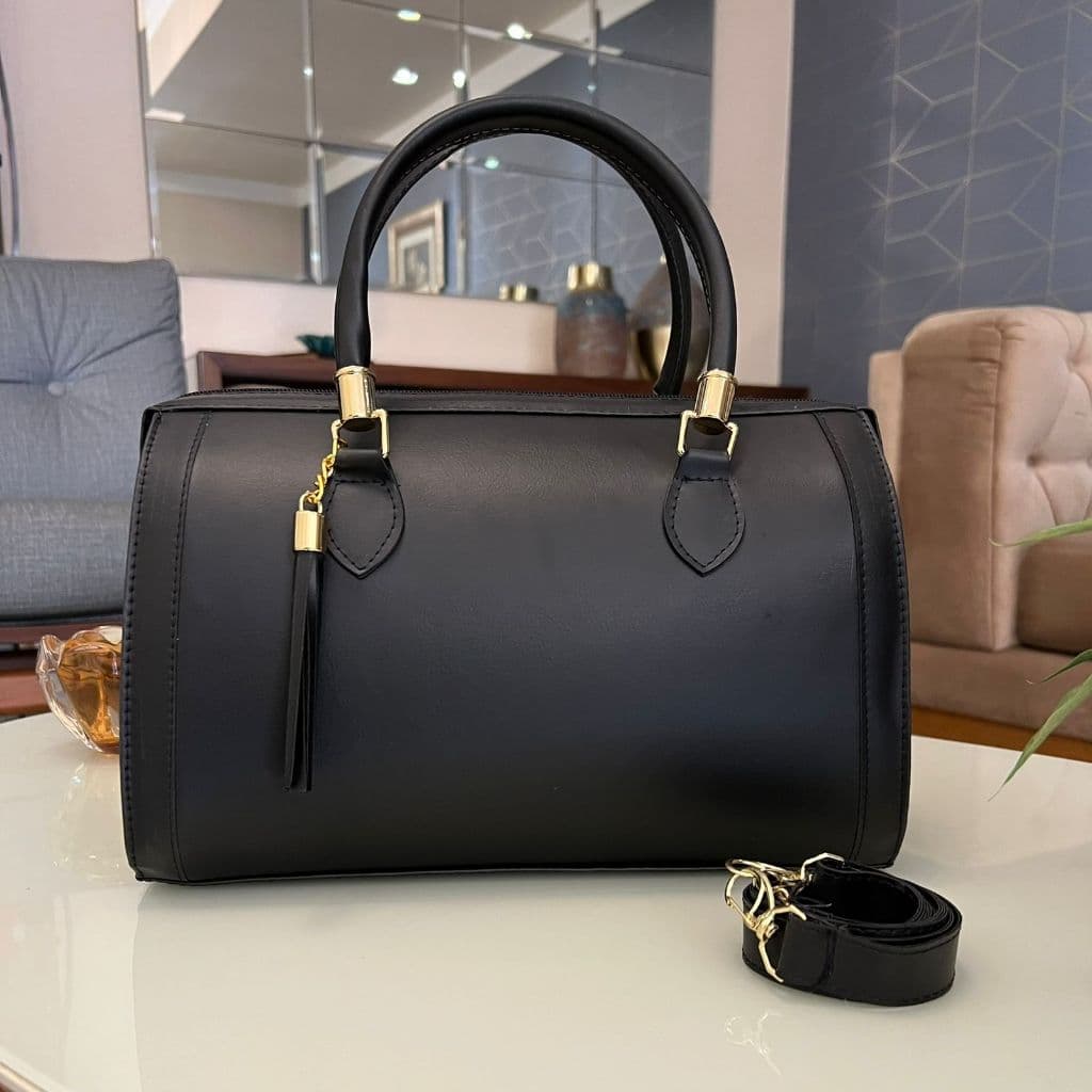 Bolsa de Ombro e Mão Feminina Couro Sintético – Preta com Metais Dourados