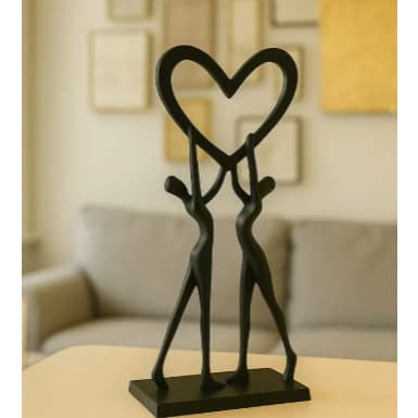 ❤️ Decoração de Mesa Casal Segurando Coração | Amor e Romance