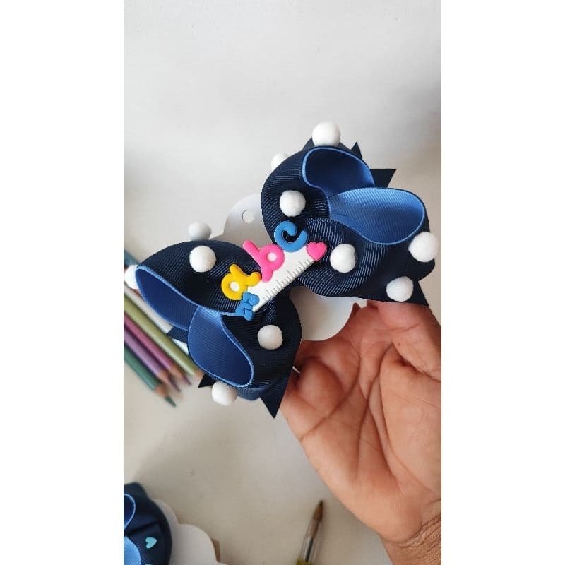 laço infantil escolar, laço ABC, laço para menina, laço na presilha, bico de pato