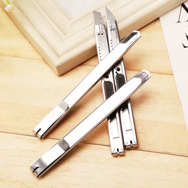 Estilete para Embalagens e Adesivos - Metal Profissional 30 Graus 9mm