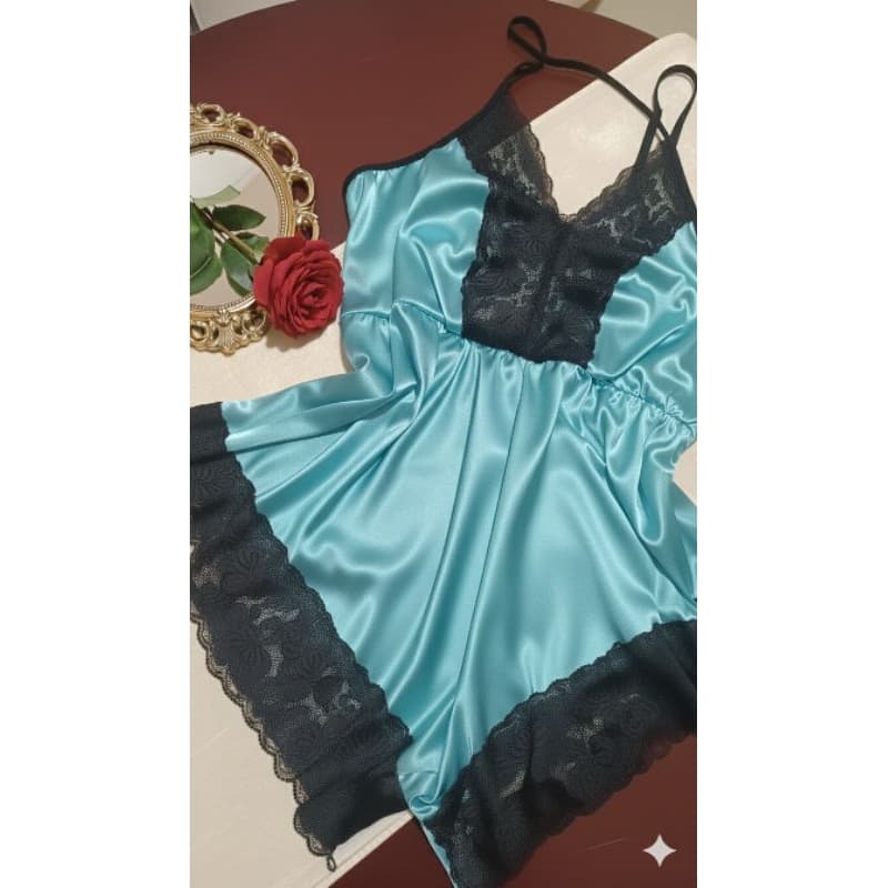 pijama luxo macaquinho de cetim com renda e regulador na alça