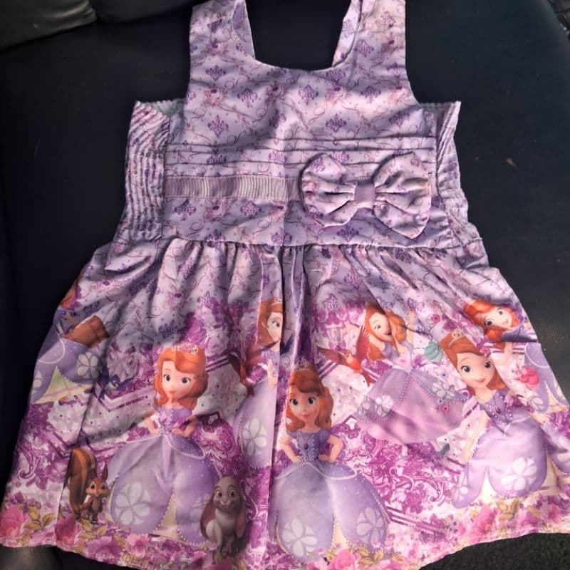 Vestido Princesa Sofia Roxo Com Laço Tm 3 Para Crianças De 3 a 4 anos