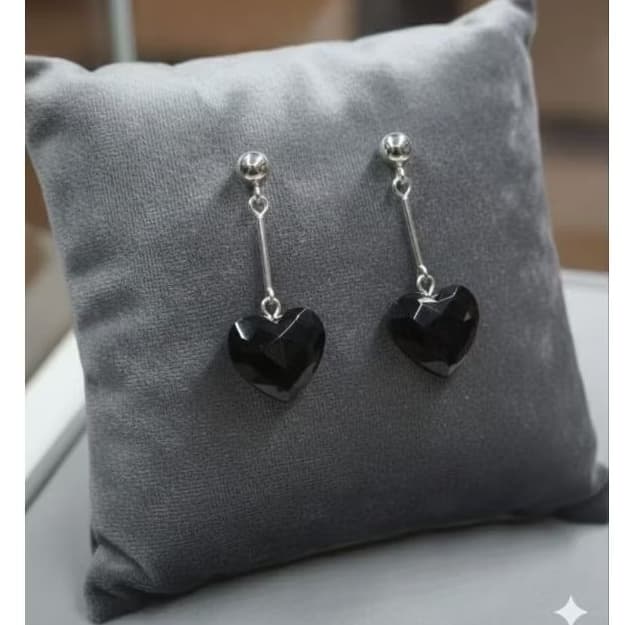 par de brincos elegante coração preto