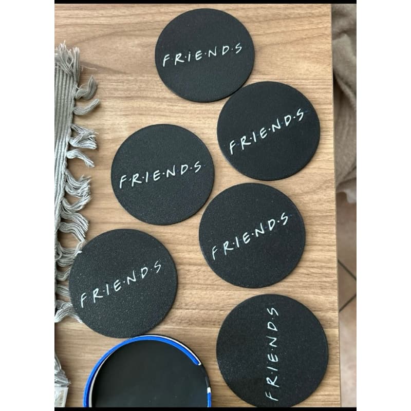 Porta Copos FRIENDS em 3D | Kit Descanso de Copo Série Clássica ☕✨