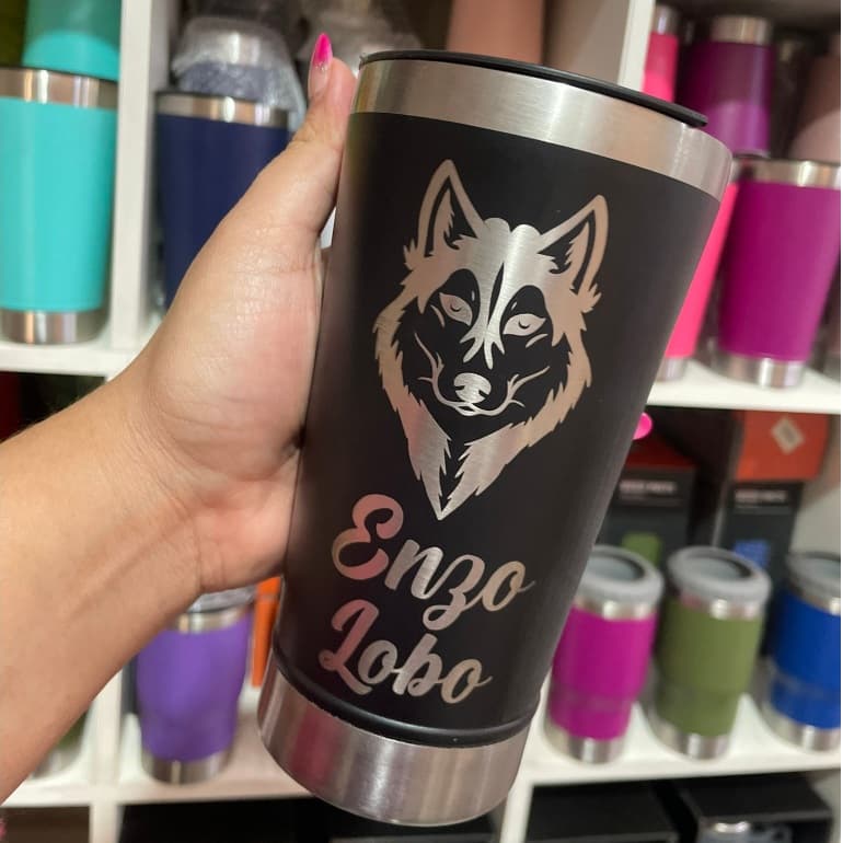 COPO TÉRMICO DE CERVEJA INOX 473ML COM TAMPA E ABRIDOR – PERSONALIZADO A LASER