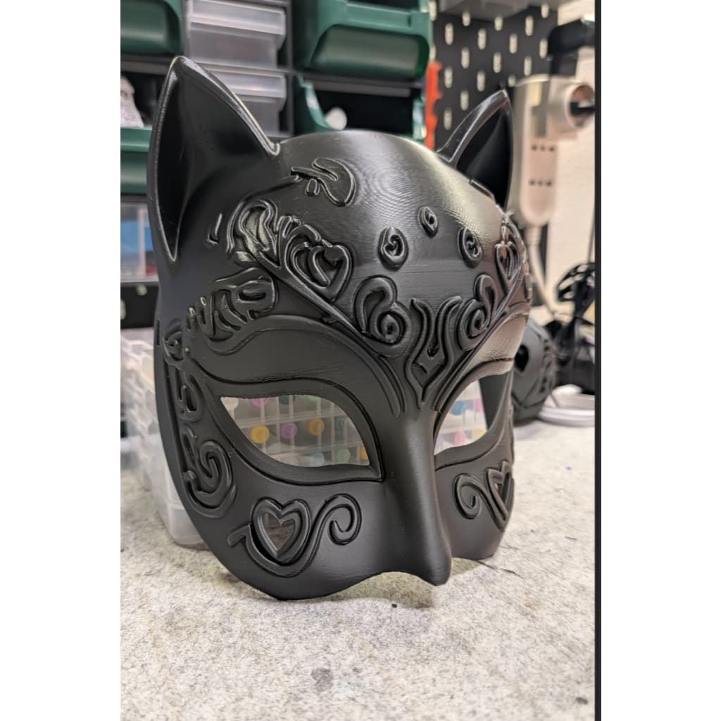 Mascara de carnaval estilo gatinho com corações festa