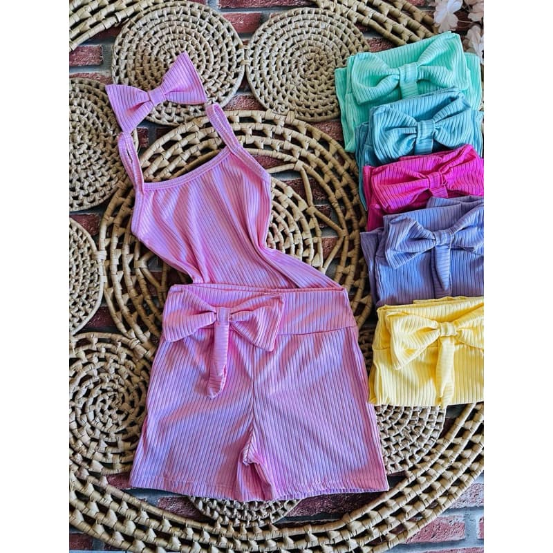 09 itens (3 Blusa + 3 short + 3 laço de cabelo) veste 3/6 anos (Tamanho único)