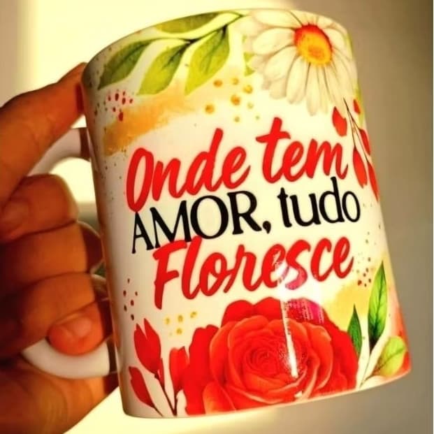 Caneca floral com frase motivacional/Caneca porcelana/Vai com caixa e laço/Presente para amiga/ Presente personalizado