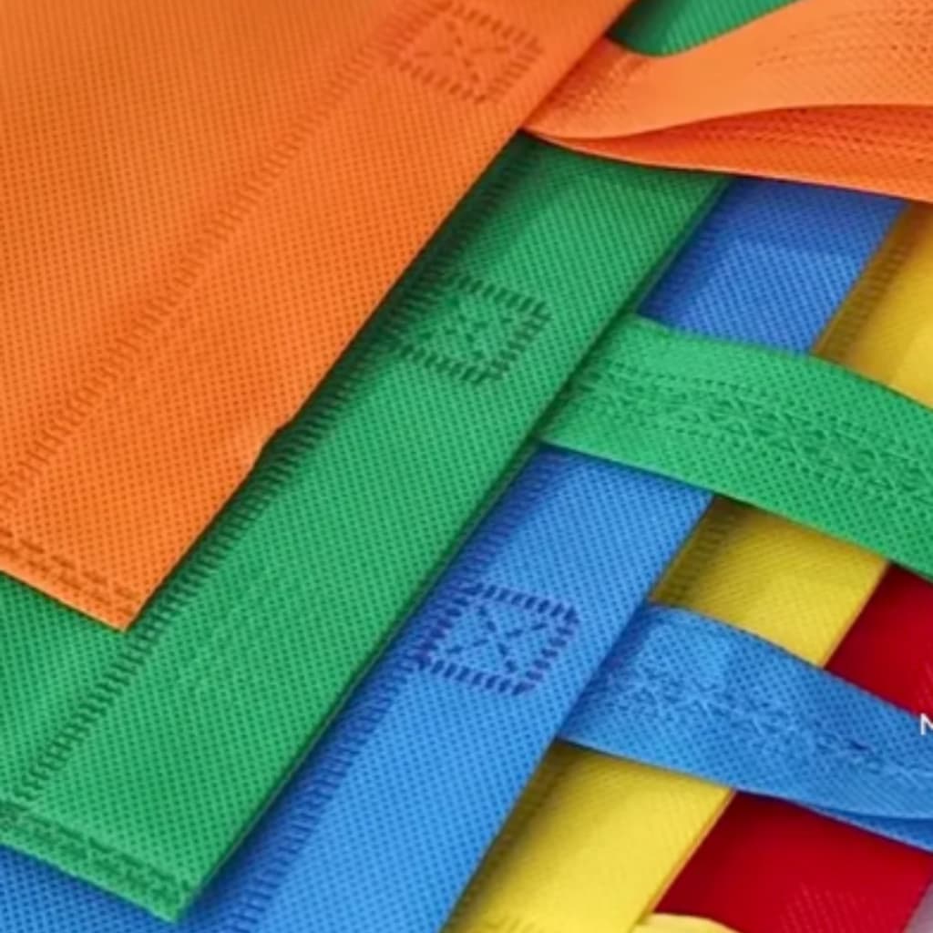 100 Sacolas Tnt Evento Mercado Ecobag Soldada Gramatura 80g com Alça Envio Full