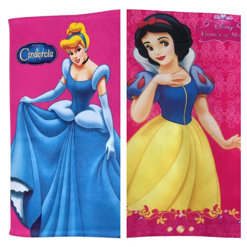 Kit Com 2 Toalhas de Banho Praia Piscina Princesas Disney Cinderela e Branca de Neve