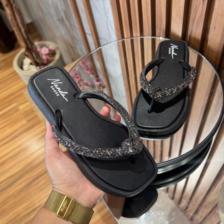 Chinelo Feminino Preto Branco Brilhante Macio