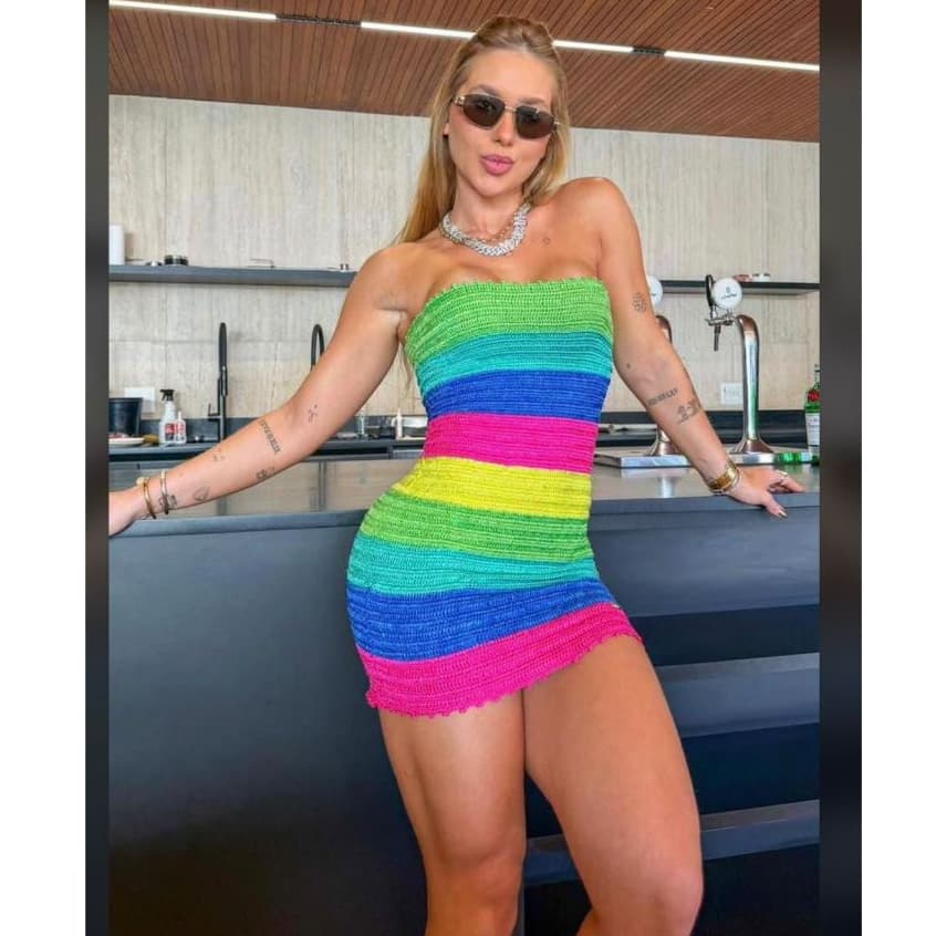 Vestido Feminino Tomara Que Caia da Virginia Rainbow Tricô Colorido Curto Feminino Verão Praia