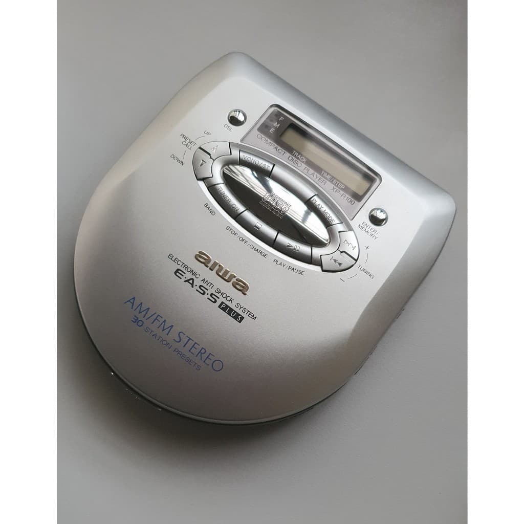 DiscMan - CD Player AIWA XP-R100 [USA 2X PILHAS AA recarregáveis + CARREGDOR de TOMADA]