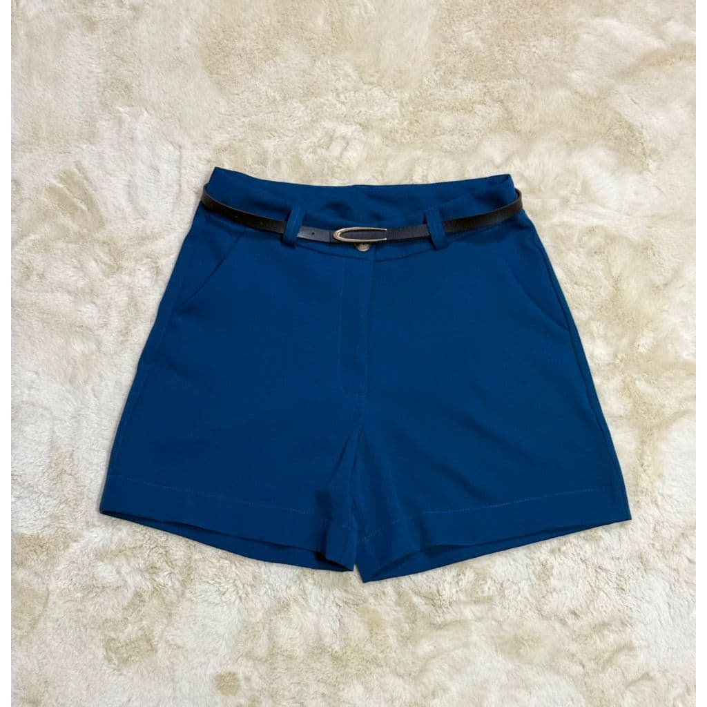 Short Feminino de alfaiataria leve confortavel