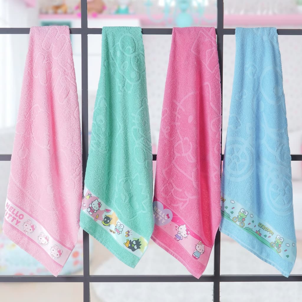 Toalha de Banho Hello Kitty e Amigos 70cm x 110cm Composição 90% algodão Aplicação em Transfer Produto Licenciado