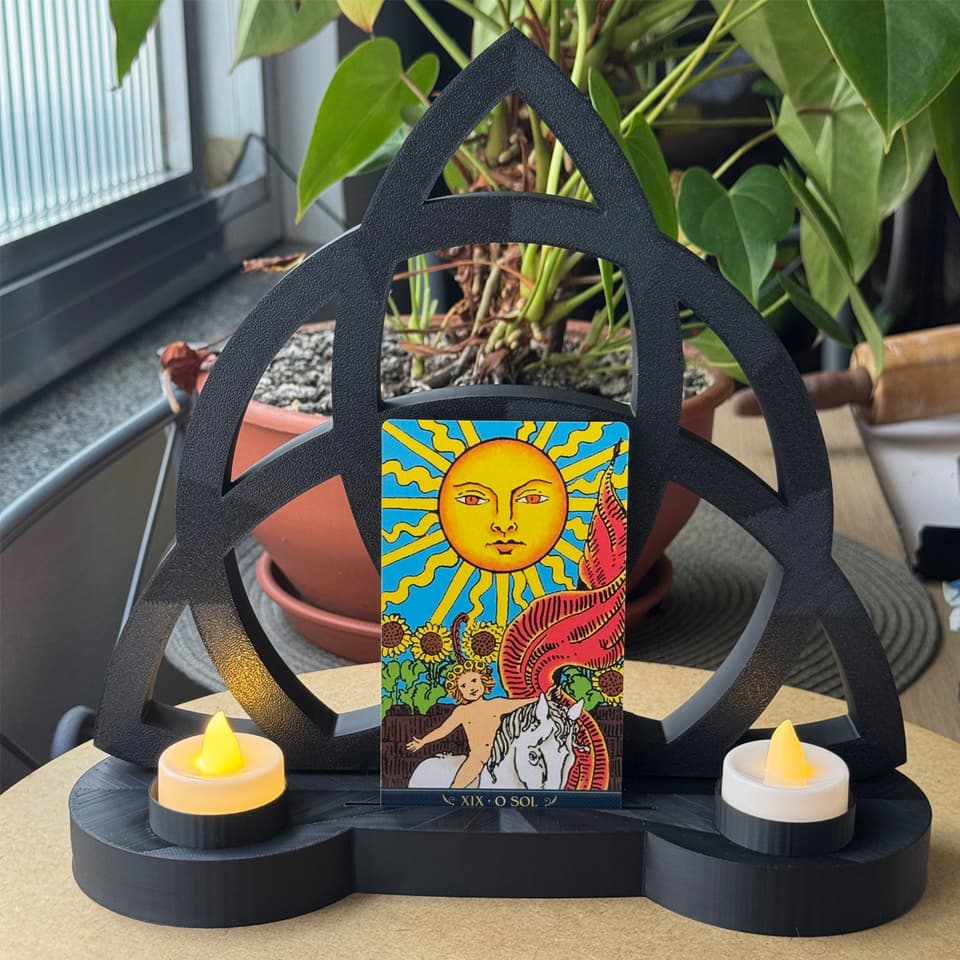 Altar Nó Celta para Tarot | Suporte para Carta e 2 Velas Led