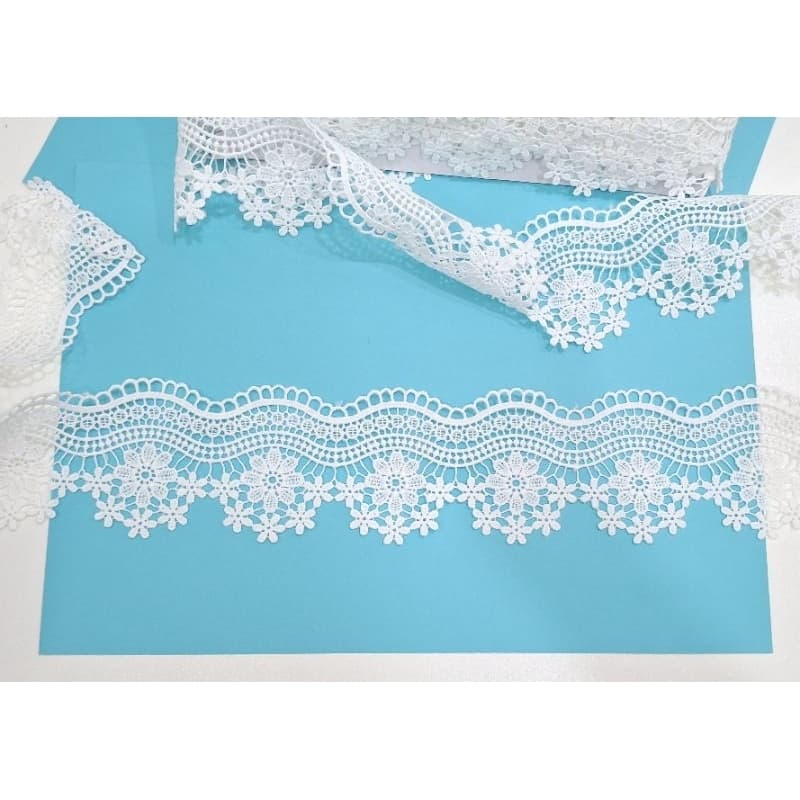 Renda Guipir Flor com Véu Aplicação Artesanato Decoração Off White Largura 6,6 cm com 15 jardas