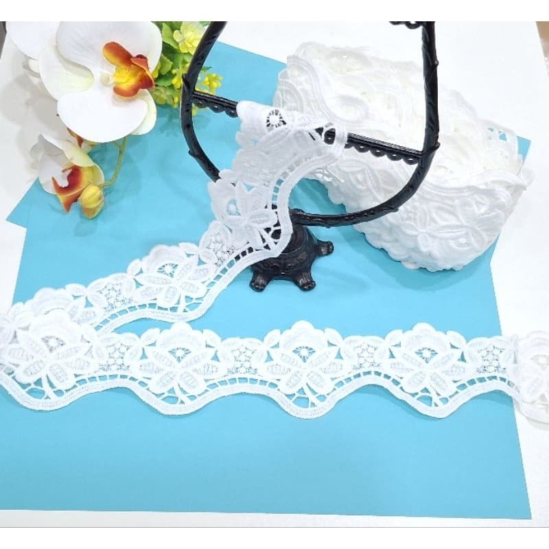 Renda Guipir Flor com Véu Aplicação Artesanato Decoração Off White Fosco Largura 5 cm com 9 mt delicado 10 jardas