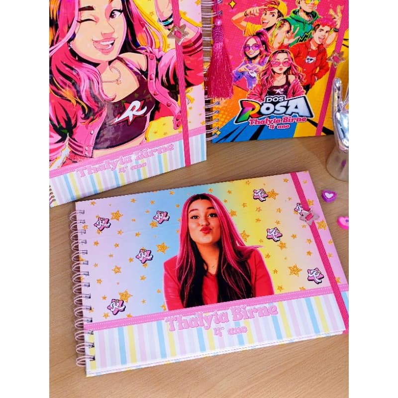 caderno de desenho e caderno universitário personalizado Emilly vick