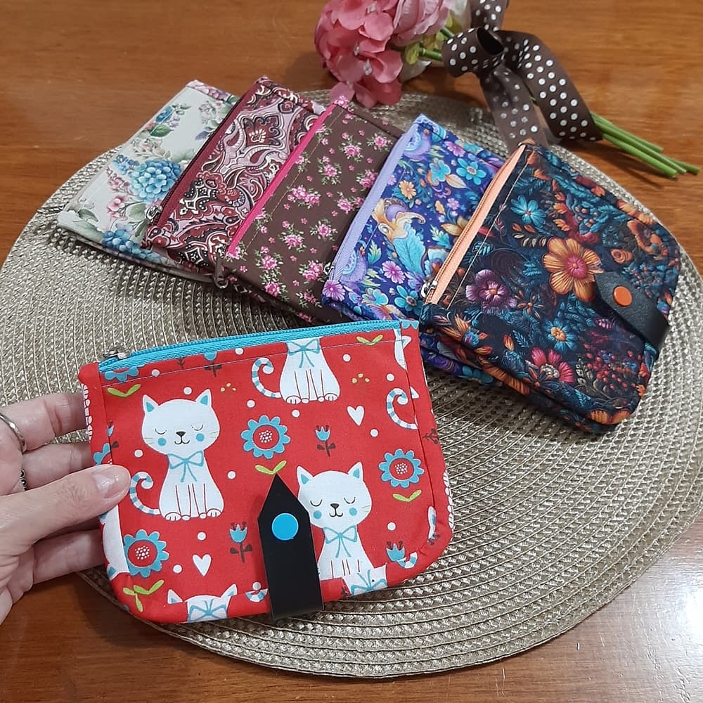 Carteira feminina de tecido / Carteirinha com bolso externo de zíper e Porta cartões