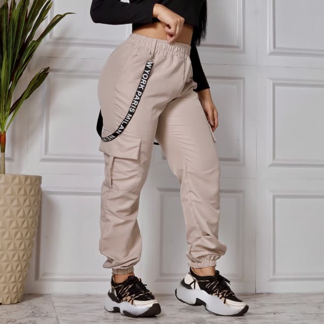 Calça Jogger Cargo Feminina Tactel com suspensório e bolsos Laterais
