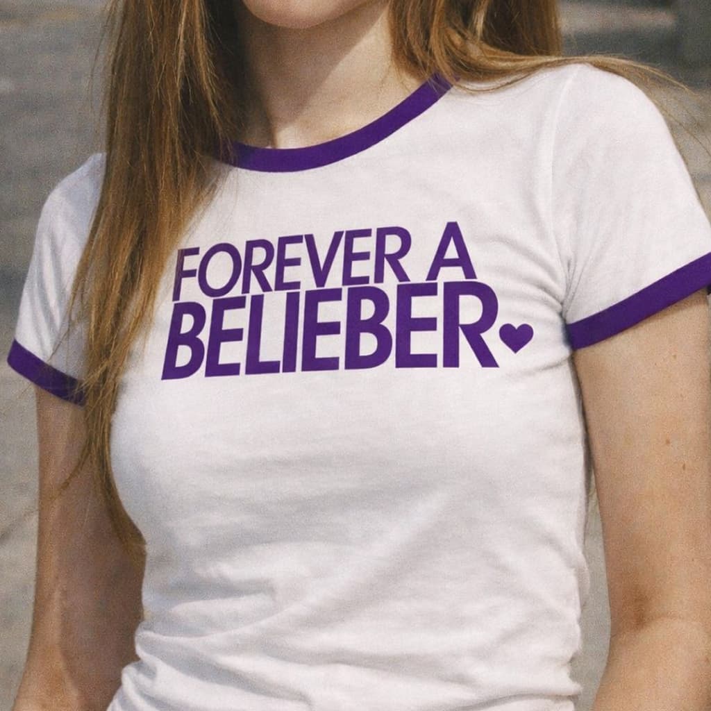 Camisa Feminina Baby Tee FOREVER A BELIEBER (Justin Bieber) T-shirt Vintage Y2K estética BabyLook