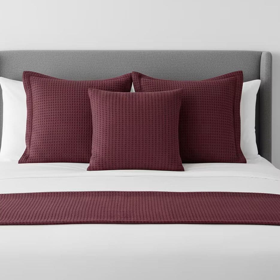 Kit Cama Posta King Piquet Liso Premium 5 Peças – Peseira Decorativa + 2 Porta Travesseiros + 2 Capas de Almofada