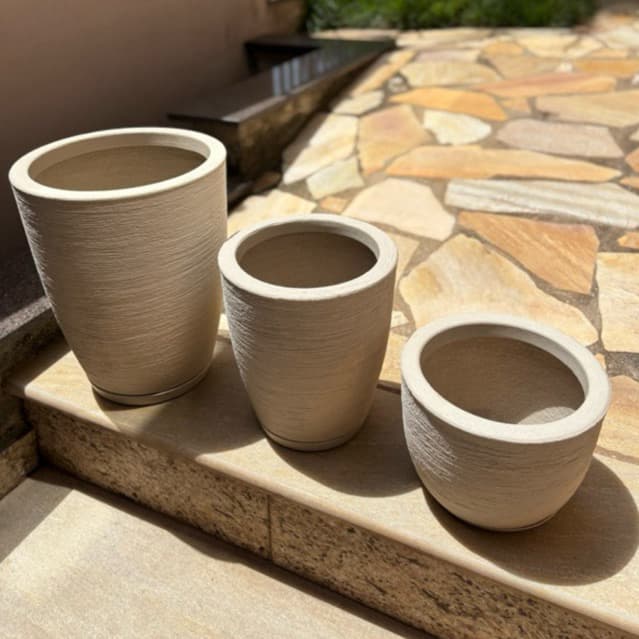 kit com 2 vasos coluna redonda mais um bojo número 1 todos eles vêm acompanhado com um prato coletor