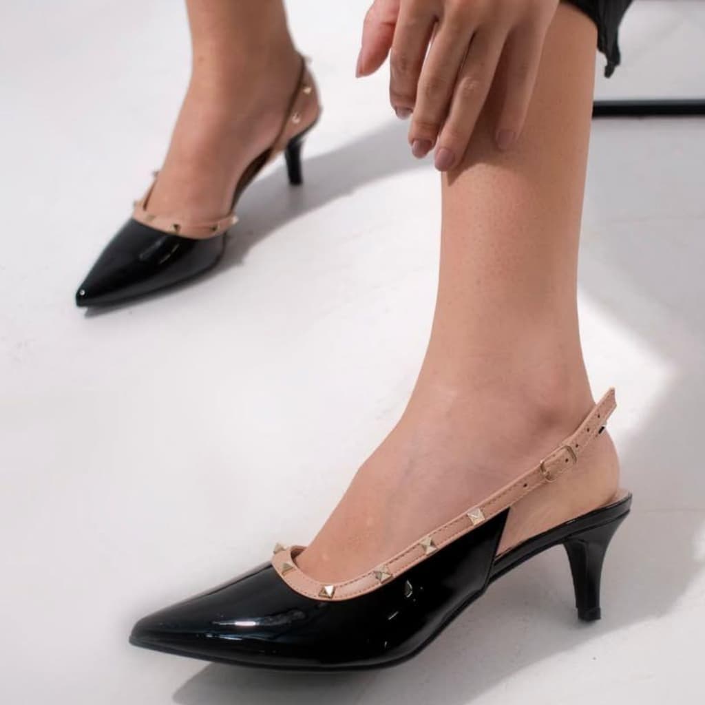 Sapato Scarpin Feminino  Salto Baixo Tachas Pirâmide Luxo Conforto