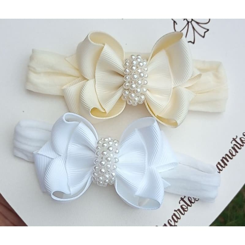 Faixa de cabelo para bebê com pérolas branco ou off white para batizado ou festa