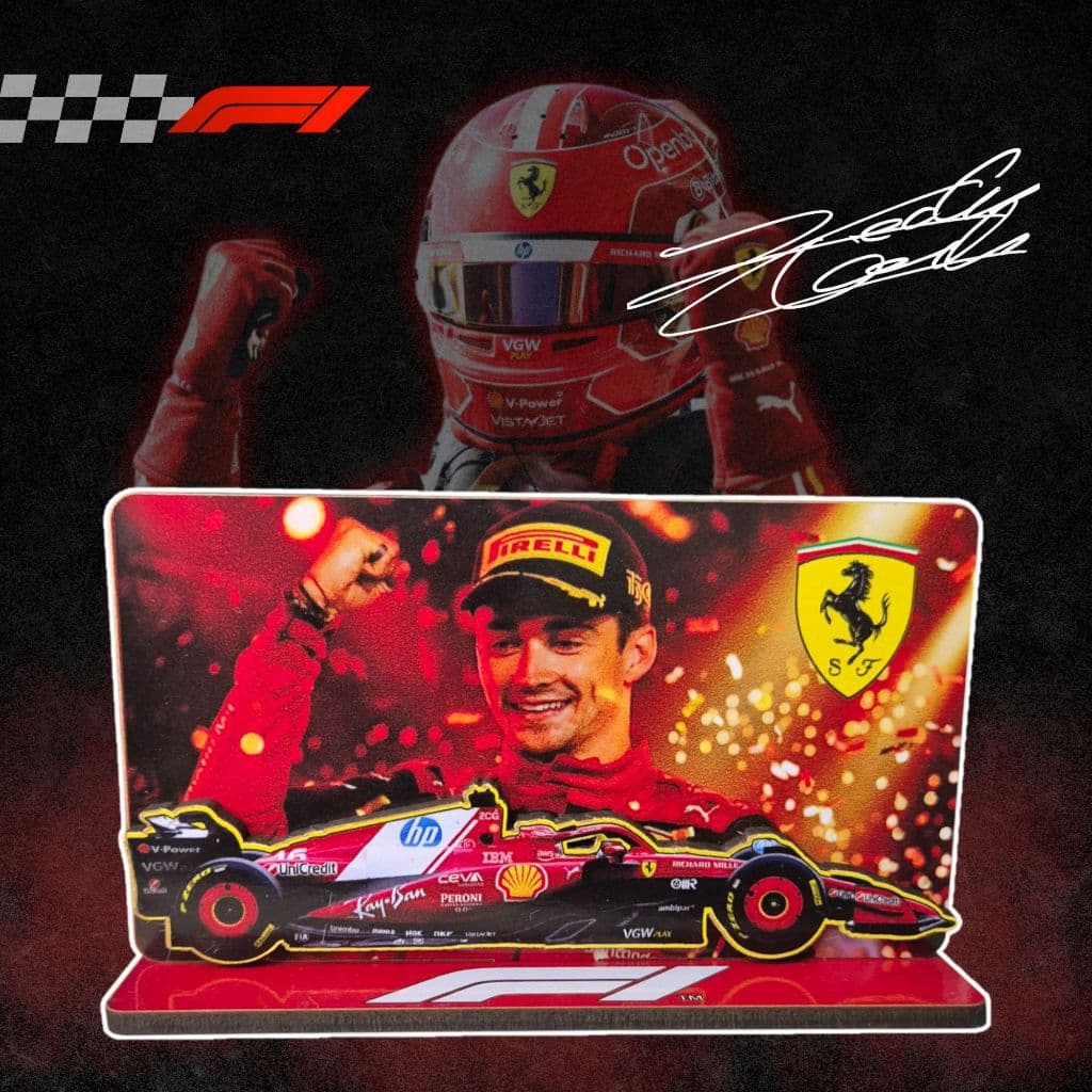 Totem Charles Leclerc Ferrari F1 15x9cm – Mini Display MDF com Aplique 3D Carro Fórmula 1