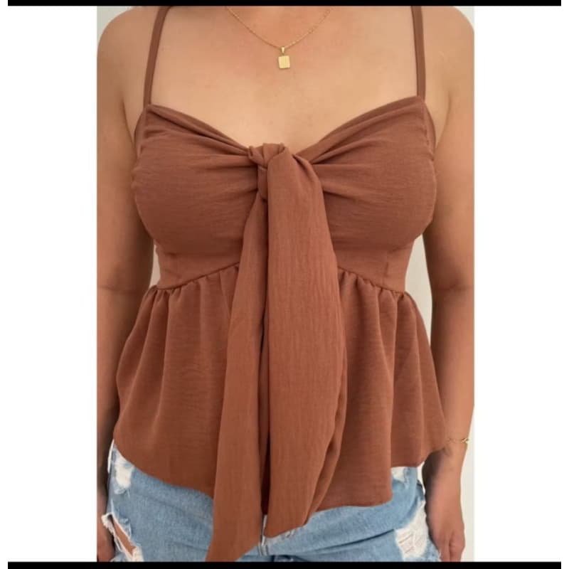 BLUSA FEMININA ESTILOSA COM ALÇAS CRUSADAS E COM AMARRAÇÃO FRONTAL