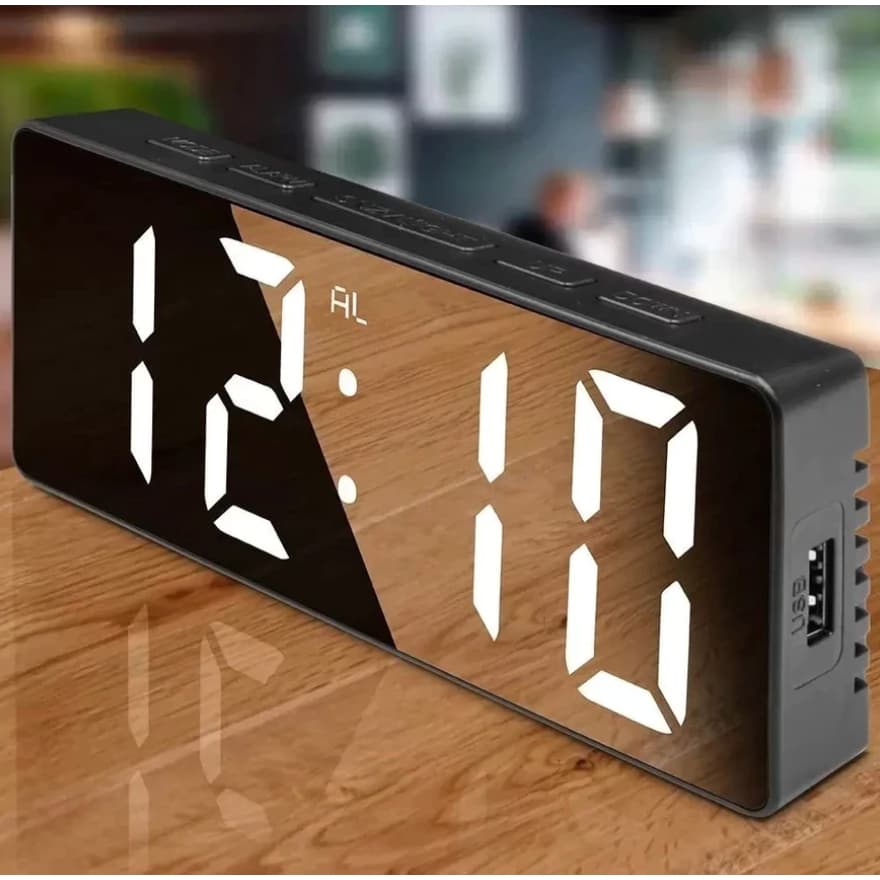 Relógio Despertador Digital De Mesa 16X2.5X6cm Alarme Temperatura Pilha AAA Usb Preto Com Led