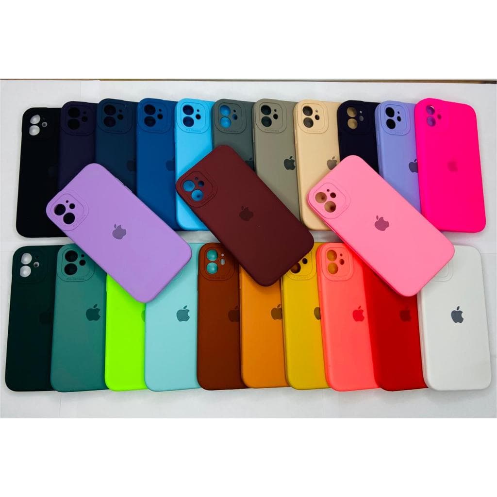 CAPINHA CASE PARA IPHONE 11 NORMAL  A SILICONE INTERIOR AVELUDADA COM CÂMERA FECHADA....