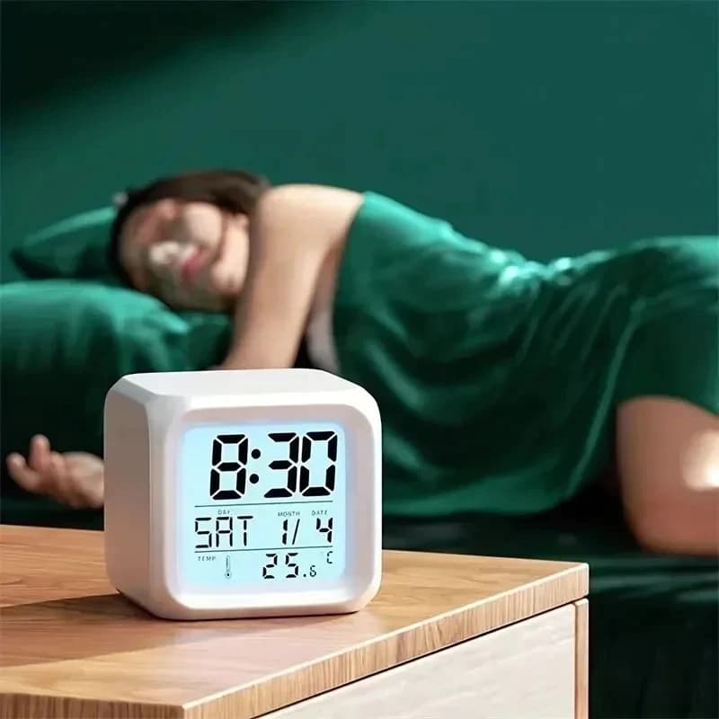 Mini Relógio Despertador Digital LED Mesa Alarme Data Temperatura Horas Viagem Aparelho