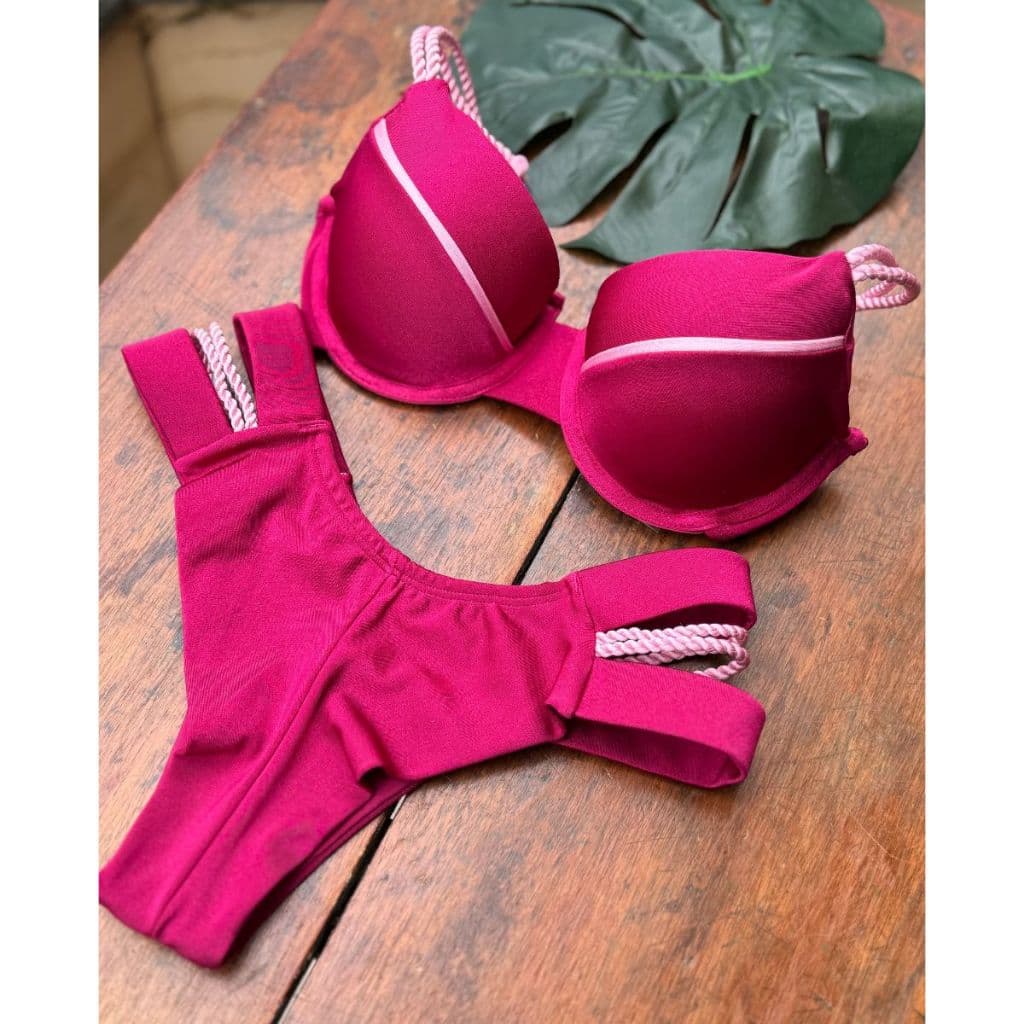 Biquíni Hot Pant Meia Taça com Bojo Cintura Alta Moda Praia
