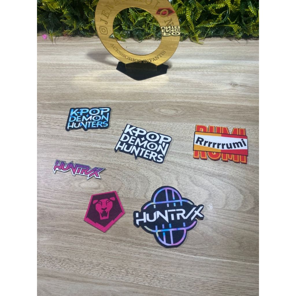 Apliques patchs K-pop sem termocolante tamanho medio 6 cm 12 unidades