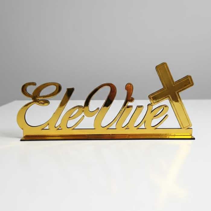 Enfeite de Mesa "Ele Vive" - MDF Dourado, Prata e Cru para Santa Ceia 29cm x 15cm