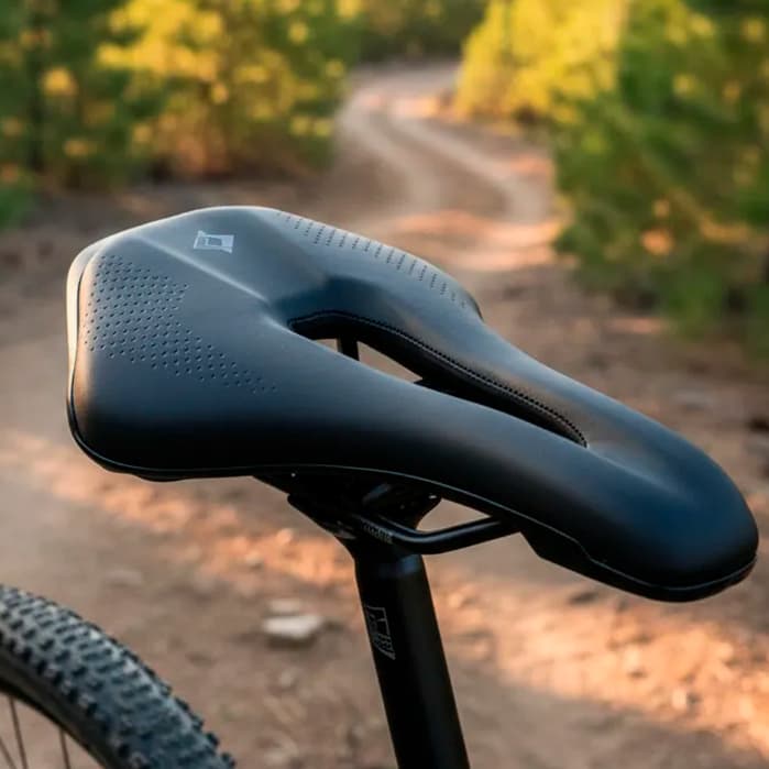 Banco Selim Vazado First Bike Mtb De Bicicleta Aço Confortável Assento Cor Preto XSC ( 150mm )