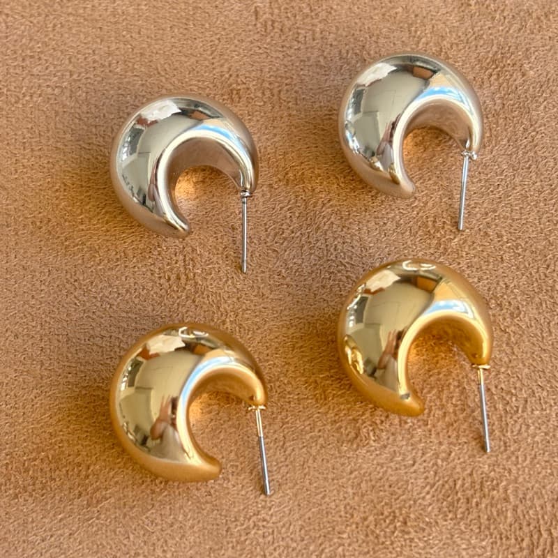 Brinco Meia Lua Espelhado Dourado e Prateado | Design Moderno