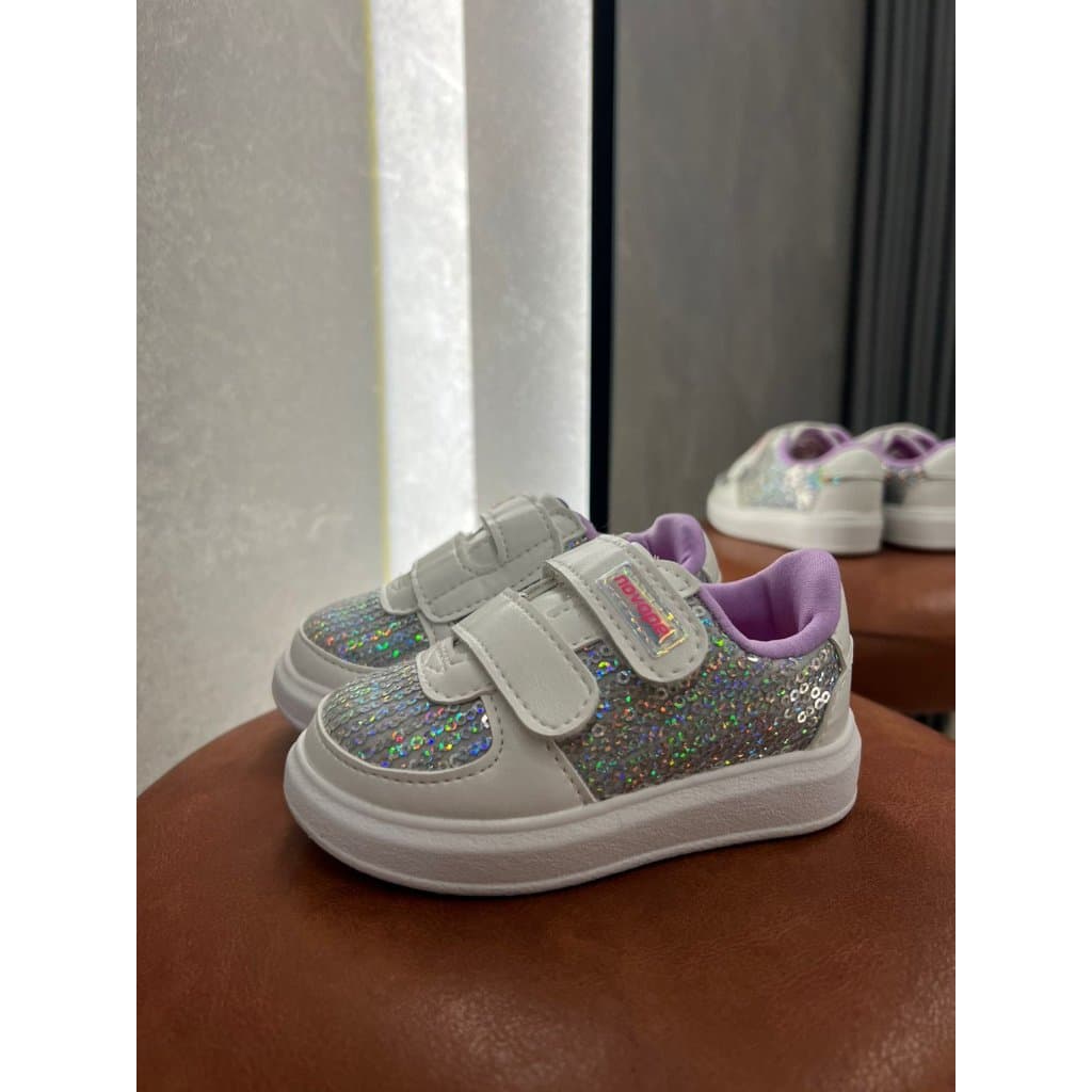 Tênis Infantil Novopé Paetê Holográfico Branco com Lilás Velcro Confortável Casual
