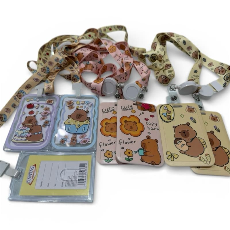 Porta Crachá de Capivara com cordão / Porta Cartão Capivara com cordão