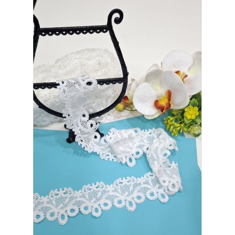 Renda Guipir com Véu Aplicação Artesanato Decoração Off White Fosco Largura 5,5 cm com 15 jardas