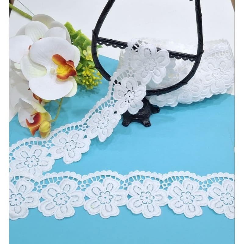 Renda Guipir Flor com Véu Aplicação Artesanato Decoração Off White Fosco Largura 5,5 cm com 10 jardas