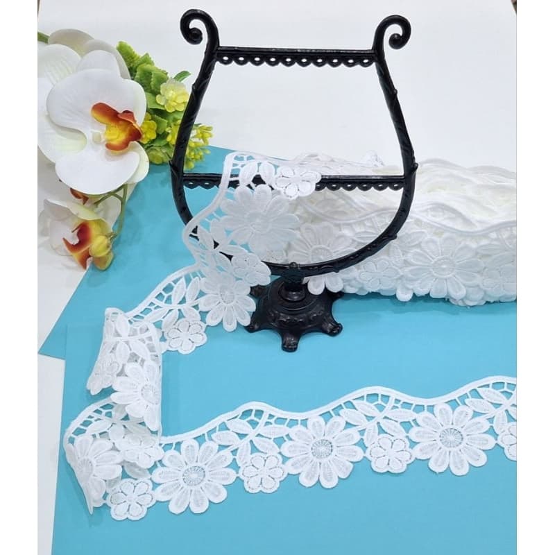 Renda Guipir Flor com Véu Aplicação Artesanato Decoração Off White Fosco Largura 6 cm com 10 jardas
