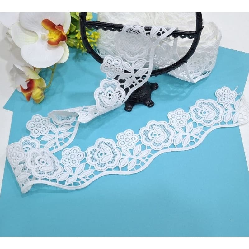 Renda Guipir Flor com Véu Aplicação Artesanato Decoração Off White Fosco Largura 6 cm com 9 mt delicado 10 jardas