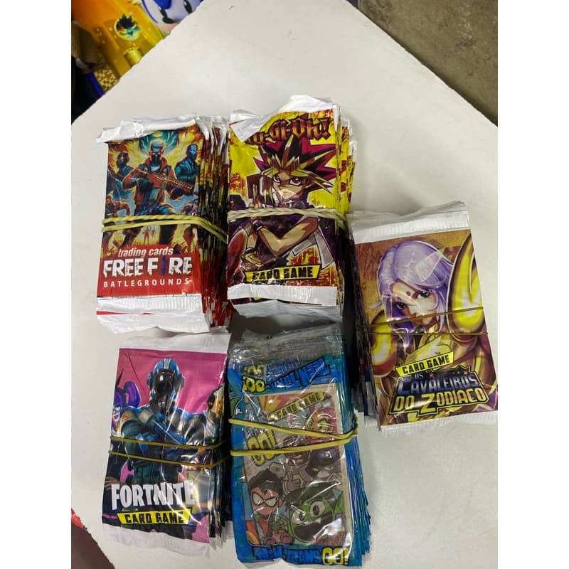 Kit 200 Cards Figurinhas Com 50 Pacotinhos Personagens Sortidos Para Bater Bafo Trocar Cartas
