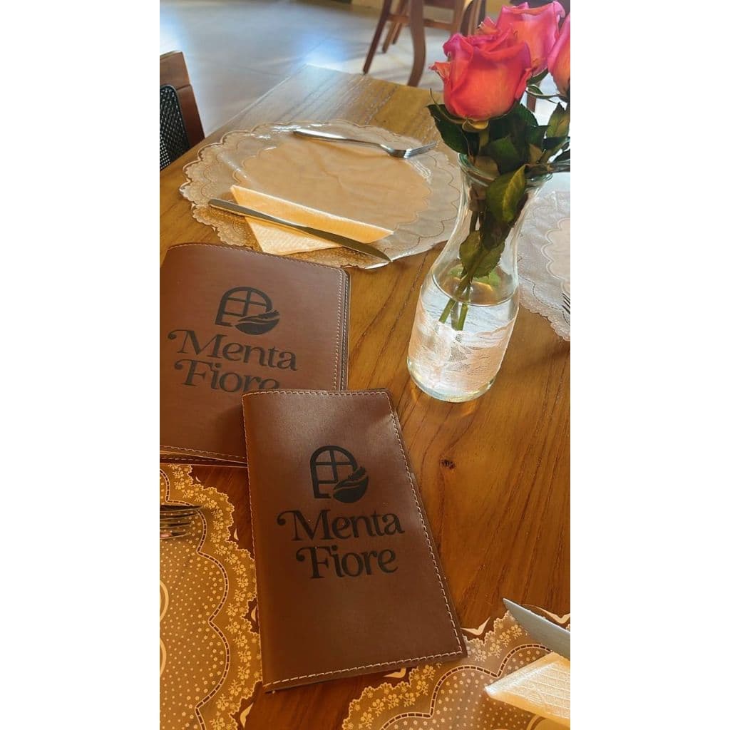 6 capas para cardápio A4 + 4 porta comandas com sua logo do seu restaurante