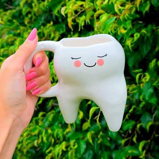 Caneca Cerâmica 3D Formato Dente Molar Com rosto Dentinho Rostinho Vaso